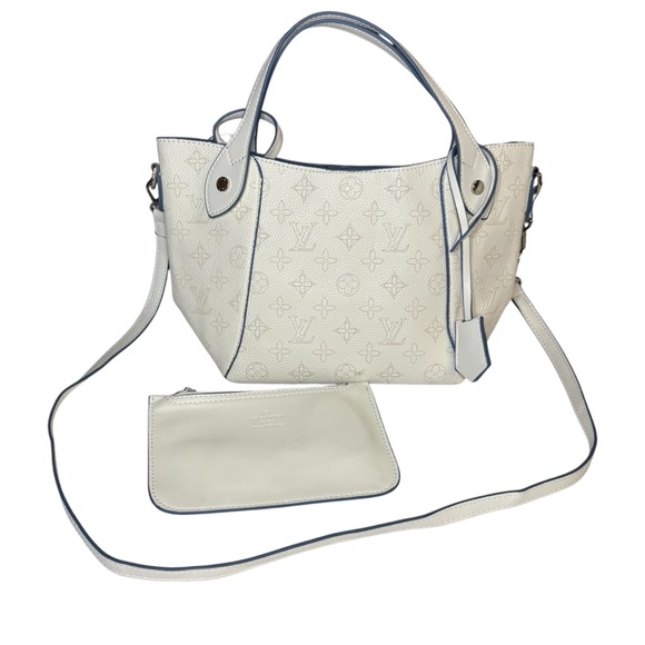 White and Blue Handbag - Picture 1 of 8